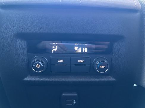 Used 2023 Chevrolet Traverse LS image 26