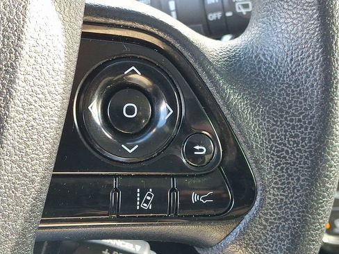Used 2022 Toyota Prius LE image 21