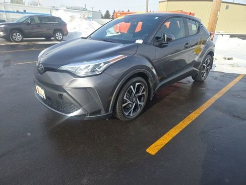 Used 2022 Toyota C-HR XLE image 3