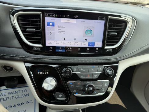 Used 2023 Chrysler Pacifica Touring-L FWD image 26