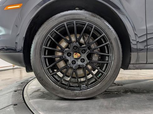 Used 2022 Porsche Cayenne image 12