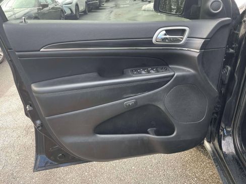 Used 2021 Jeep Grand Cherokee Limited image 16