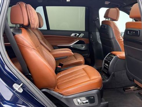 Used 2022 BMW X7 M50i w/ Dynamic Handling Package AWD/4WD image 19