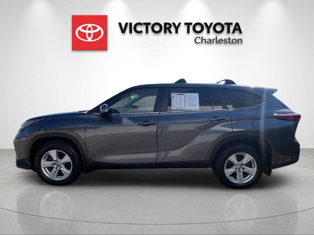 Used 2023 Toyota Highlander LE FWD image 2