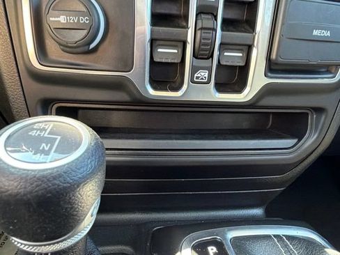 Used 2022 Jeep Gladiator Overland w/ LED Lighting Group AWD/4WD image 29