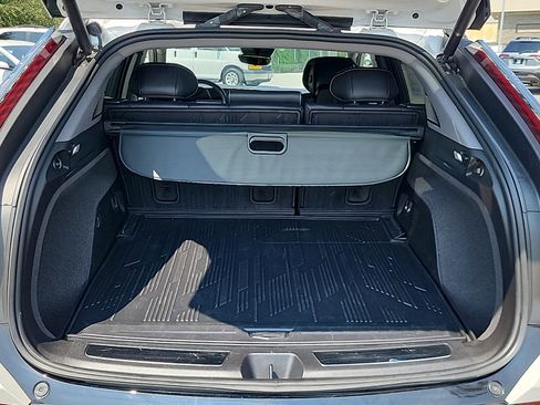 Certified 2025 Cadillac Optiq Luxury 2 w/ LPO, Floor Liner Package AWD/4WD image 28