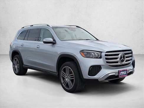 Used 2024 Mercedes-Benz GLS 450 4MATIC image 3