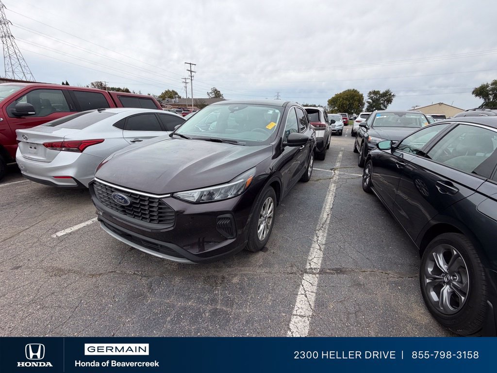 Used 2023 Ford Escape Active w/ Cold Weather Package FWD image 1