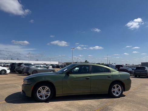Used 2023 Dodge Charger SXT RWD image 12