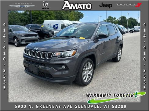 Used 2024 Jeep Compass Latitude w/ Sun and Sound Group AWD/4WD image 1