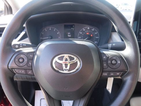 Used 2025 Toyota Corolla LE image 15