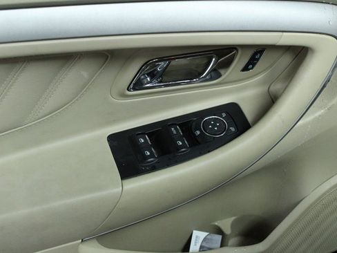 Used 2017 Ford Taurus SE image 12