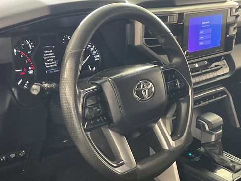 Used 2022 Toyota Tundra SR5 w/ SR5 Convenience Package AWD/4WD image 13