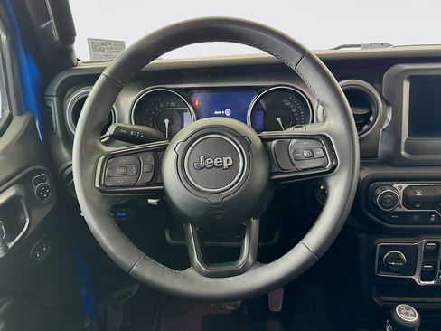 Used 2023 Jeep Wrangler Unlimited AWD/4WD image 17