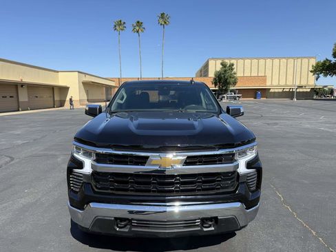 Used 2025 Chevrolet Silverado 1500 LT AWD/4WD image 2