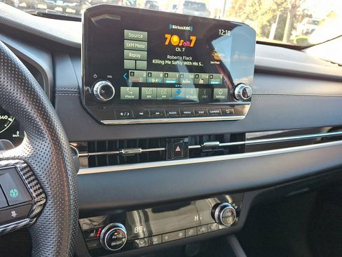 Used 2023 Mitsubishi Outlander SE image 28