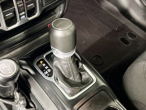 Used 2022 Jeep Gladiator Willys image 25