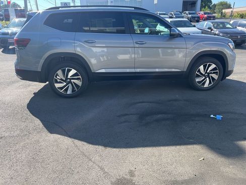 New 2026 Volkswagen Atlas SE image 4