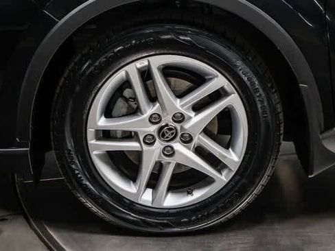 Certified 2021 Toyota C-HR LE FWD image 9