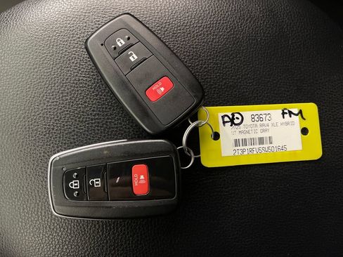 Certified 2025 Toyota RAV4 XLE AWD/4WD image 24