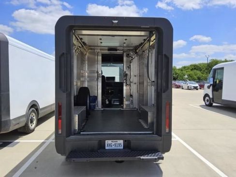 Used 2024 Chevrolet Brightdrop 400 w/ Commercial Equipment Package AWD/4WD image 6