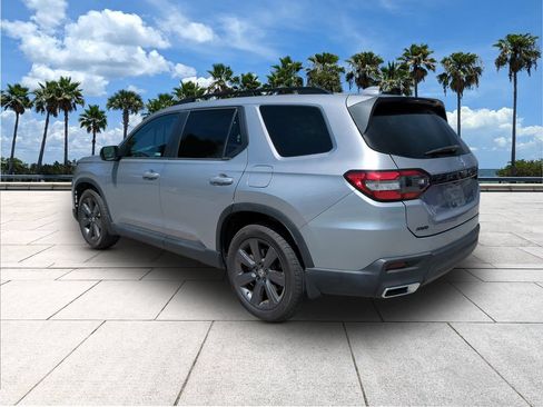 Used 2025 Honda Pilot Sport image 7