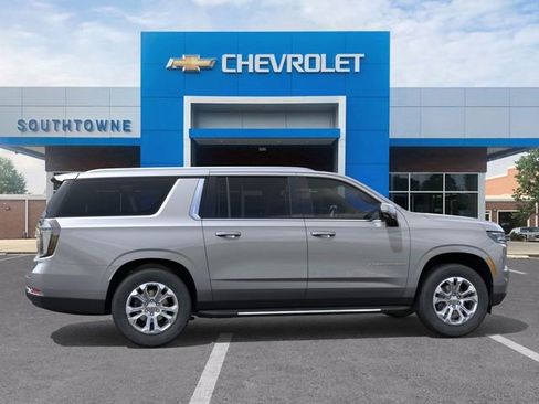 New 2026 Chevrolet Suburban LT w/ Comfort Package image 5