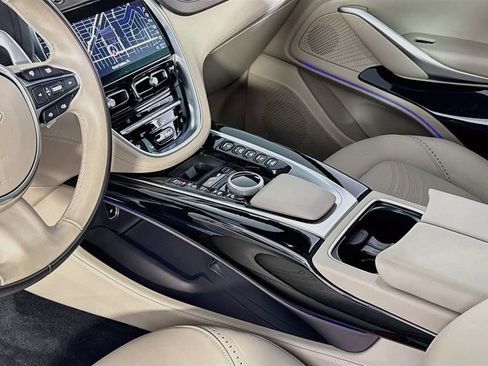 Used 2023 Aston Martin DBX AWD/4WD image 19