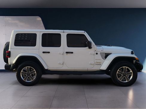 Used 2018 Jeep Wrangler Unlimited Sahara AWD/4WD image 6