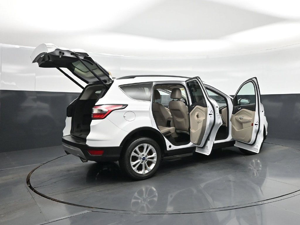 Used 2017 Ford Escape SE w/ SE Leather Comfort Package FWD image 5