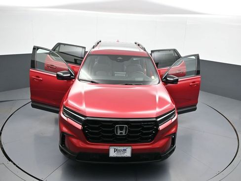 Certified 2025 Honda Pilot Black Edition image 48