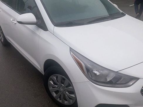 Used 2022 Hyundai Accent SE FWD image 2