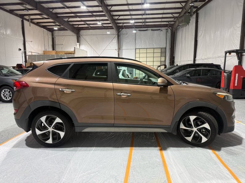 Used 2017 Hyundai Tucson Limited w/ Limited Ultimate Package 03 FWD image 6