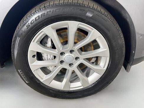 Used 2025 Land Rover Range Rover Sport SE AWD/4WD image 32
