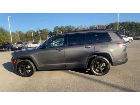 Used 2023 Jeep Grand Cherokee L Laredo image 5