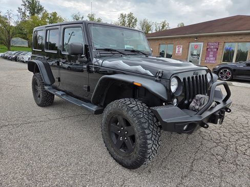 Used 2015 Jeep Wrangler Unlimited Sahara w/ Quick Order Package 24X AWD/4WD image 3