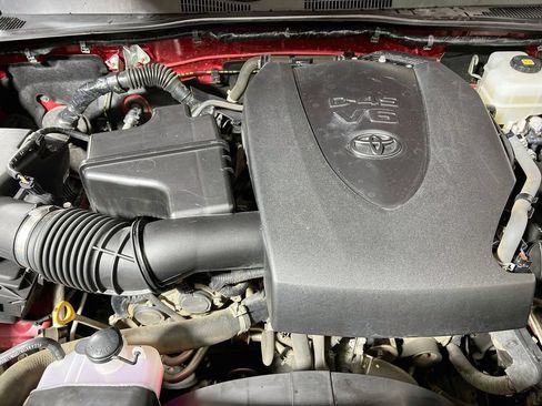 Used 2019 Toyota Tacoma TRD Off-Road AWD/4WD image 27