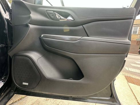 Used 2021 GMC Acadia SLT w/ Elevation Edition image 23