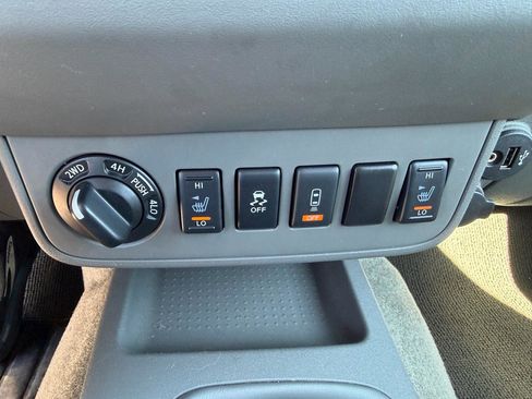 Used 2018 Nissan Frontier SV image 11
