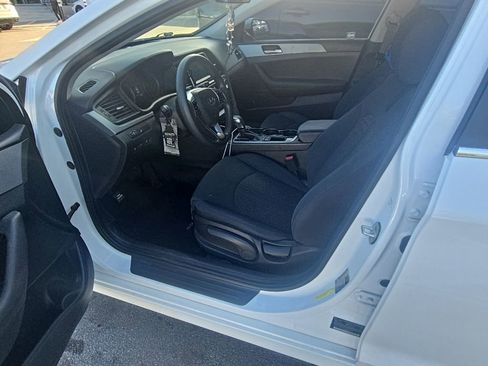 Used 2019 Hyundai Sonata SE FWD image 2
