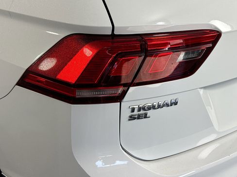 Used 2018 Volkswagen Tiguan SEL Premium image 36