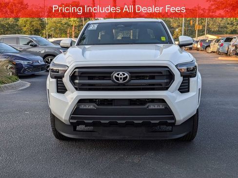 Certified 2025 Toyota Tacoma SR5 AWD/4WD image 10