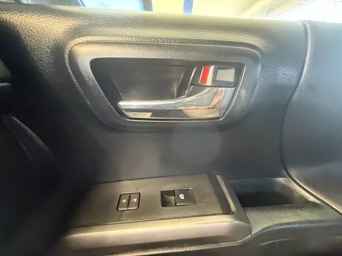 Used 2016 Toyota Tacoma TRD Sport w/ Towing Package image 38