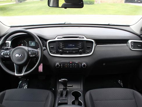 Used 2017 Kia Sorento FWD image 26