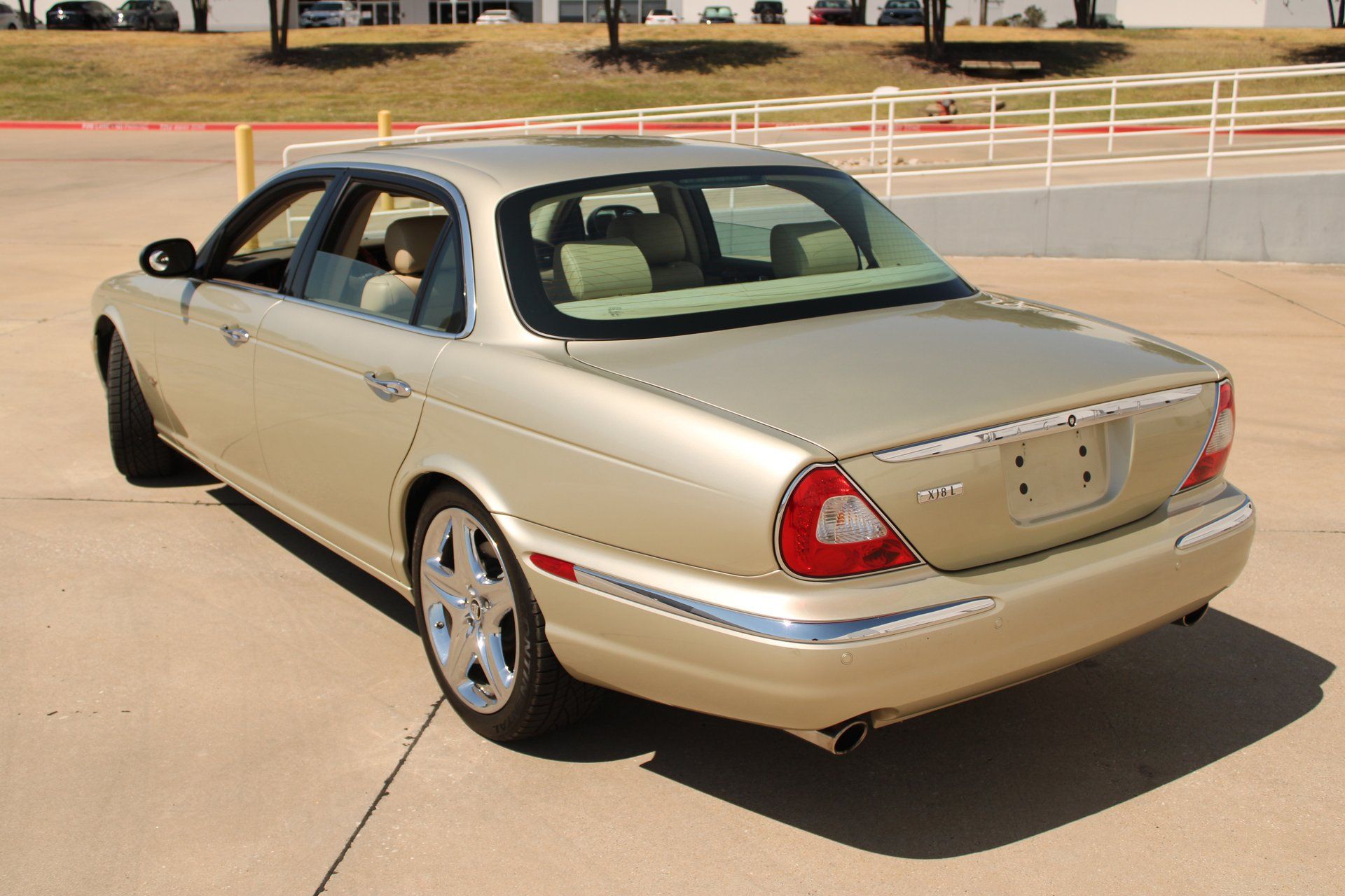 Used 2006 Jaguar XJ8 RWD image 8