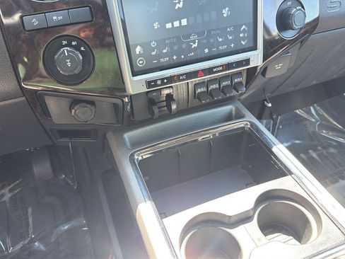 Used 2013 Ford F250 Platinum w/ FX4 Off Road Pkg AWD/4WD image 11