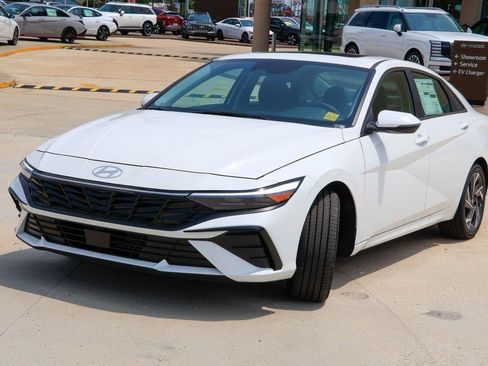 New 2026 Hyundai Elantra Limited FWD image 29