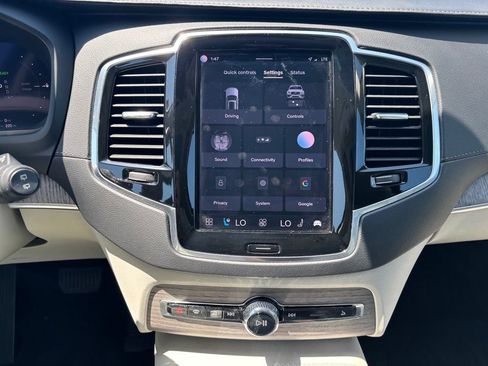 Used 2023 Volvo XC90 T8 Ultimate w/ Lounge Package AWD/4WD image 10