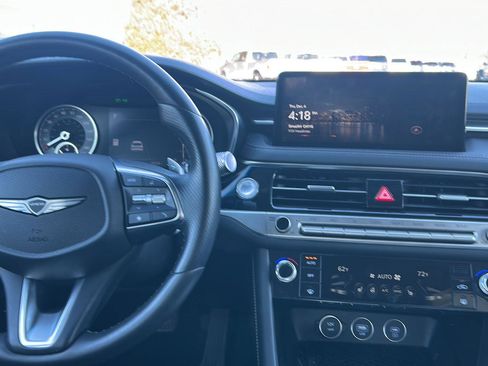 Used 2025 Genesis G70 2.5T image 23