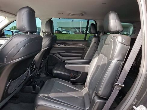 Used 2023 Jeep Grand Cherokee L Limited w/ Luxury Tech Group II image 10